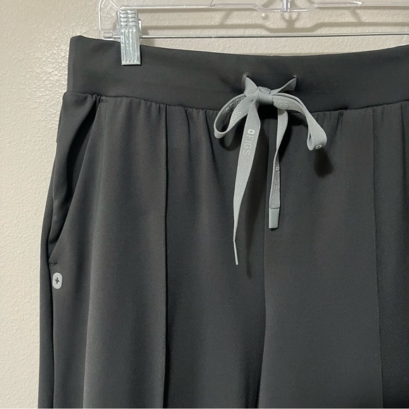 Figs Salina FORMx High Waisted Relaxed Wide Leg Scrub Pant Black Large Regular - Picture 7 of 13